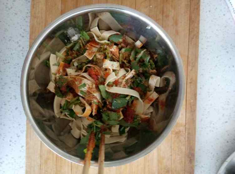 孜然干豆腐丝步骤6