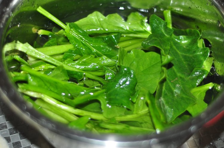 菠菜鸡肉沙拉步骤2