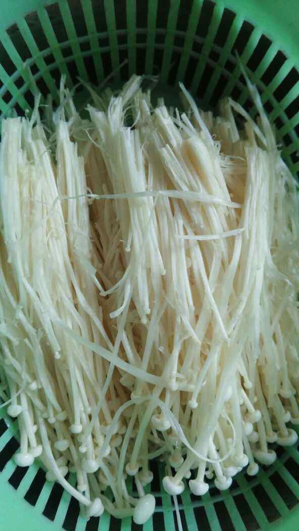 金针菇拌莲藕步骤1