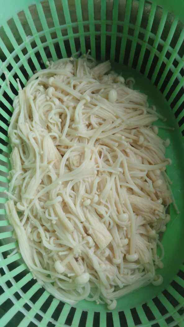 金针菇拌莲藕步骤3
