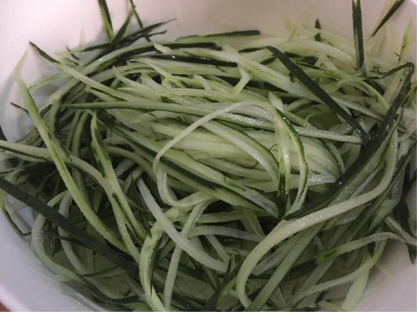 凉拌黄瓜莴笋丝步骤3
