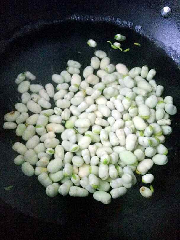 香椿拌胡豆步骤1
