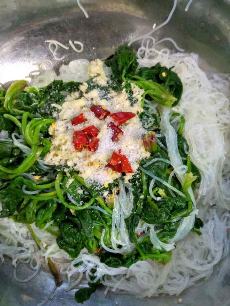 炝拌爽口凉菜步骤7