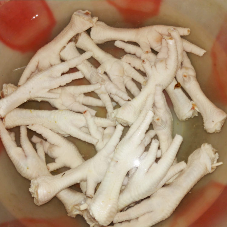 泡椒鸡爪步骤1