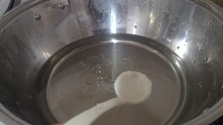 温拌鸡腿菇丝步骤4