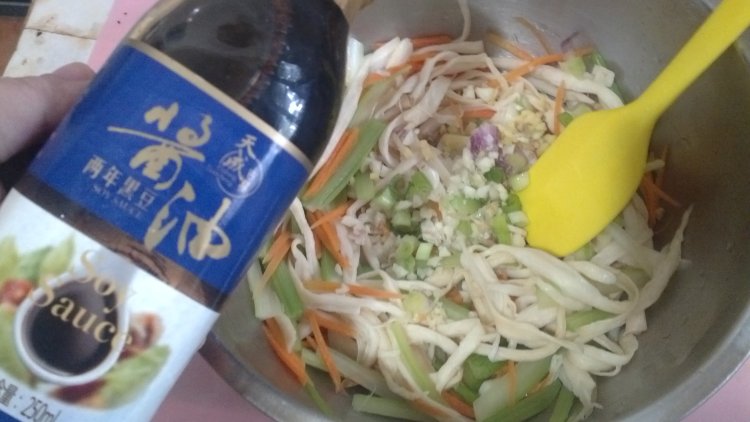 温拌鸡腿菇丝步骤7