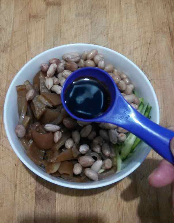 花生米拌猪皮步骤15
