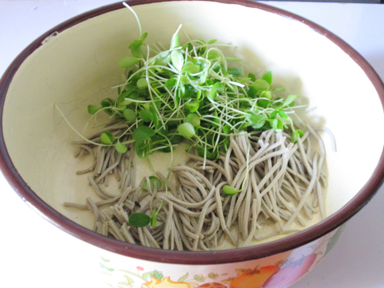 香椿苗拌豆腐丝步骤6