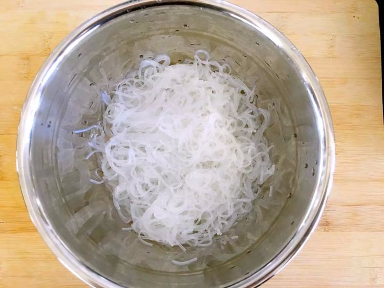 椒油粉丝油菜步骤3