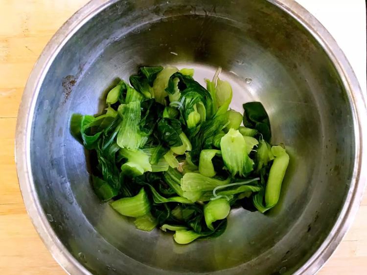 椒油粉丝油菜步骤2