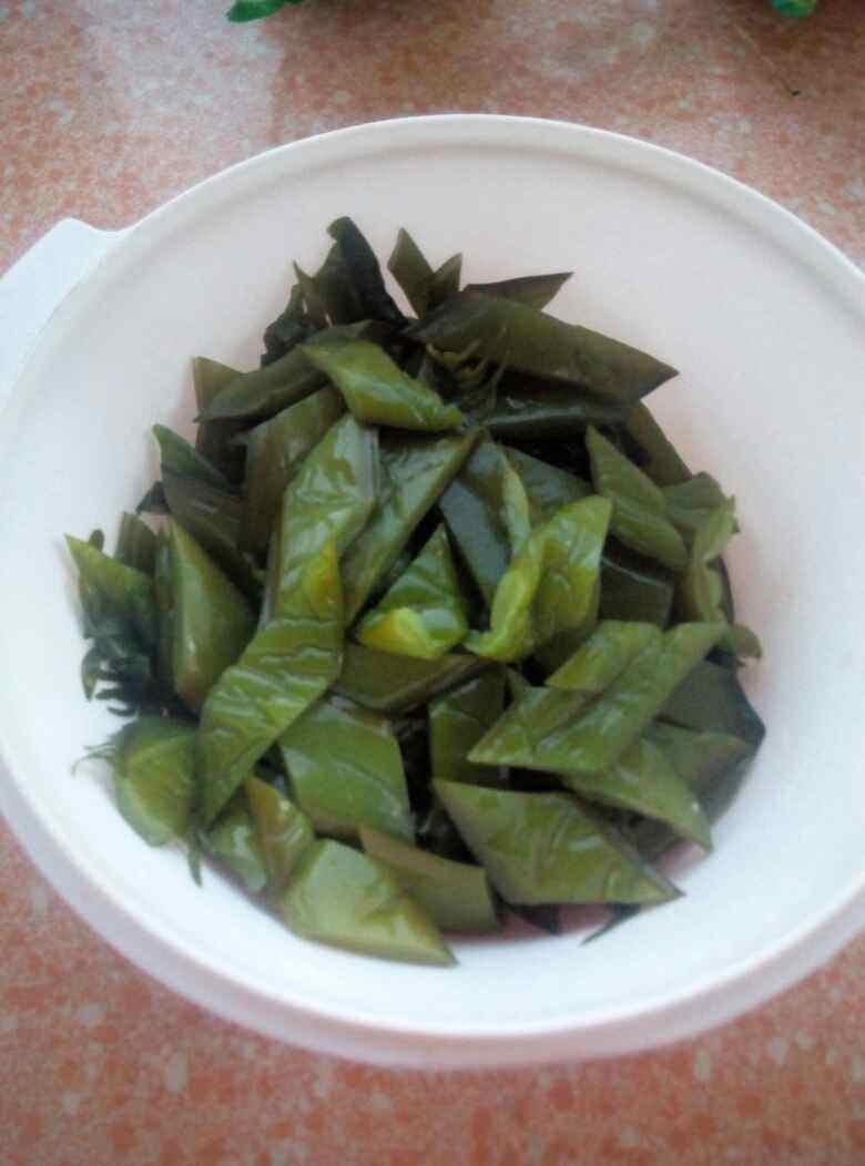 拌海白菜步骤1