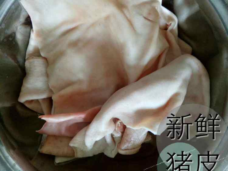 猪皮冻步骤1