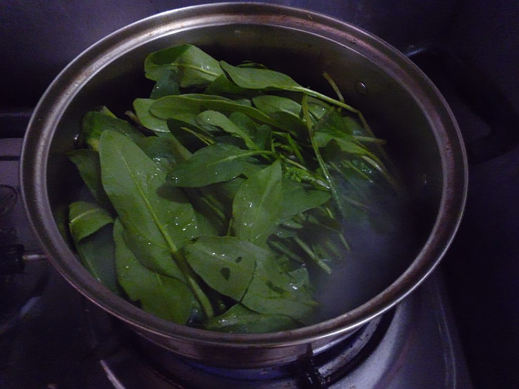 菠菜拌粉丝步骤3