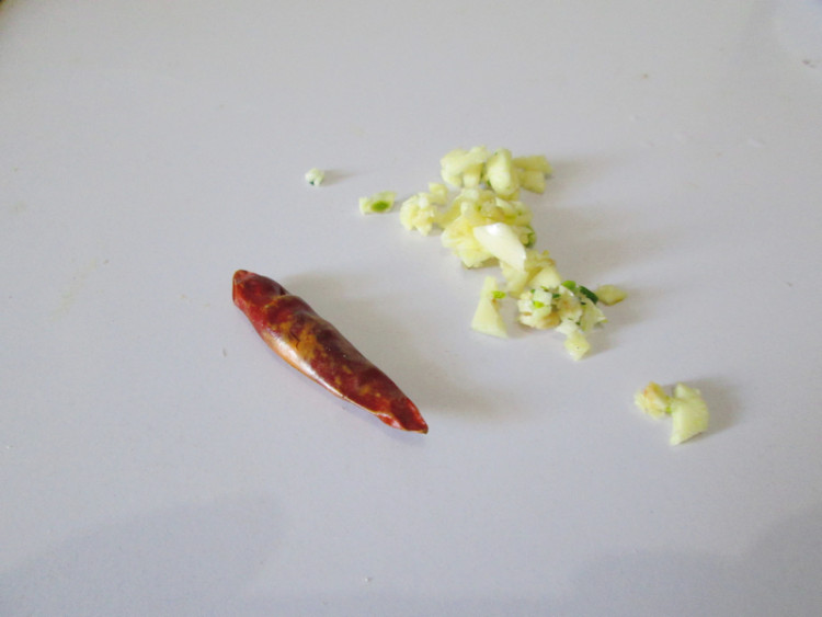 香干凉拌芹菜叶步骤7