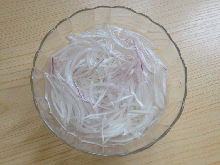 生拌洋葱步骤3