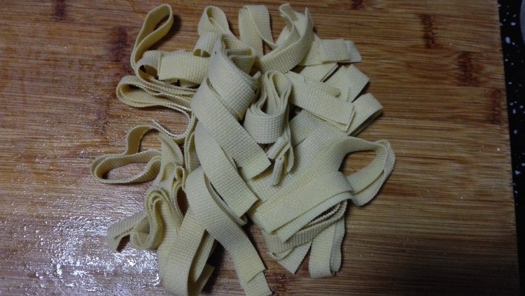 拍黄瓜拌豆皮步骤1