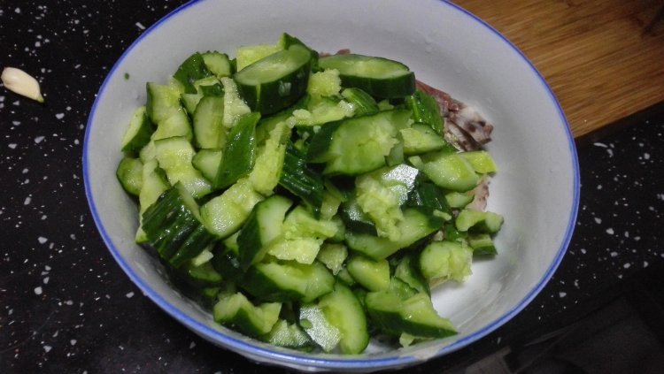 拍黄瓜拌豆皮步骤4
