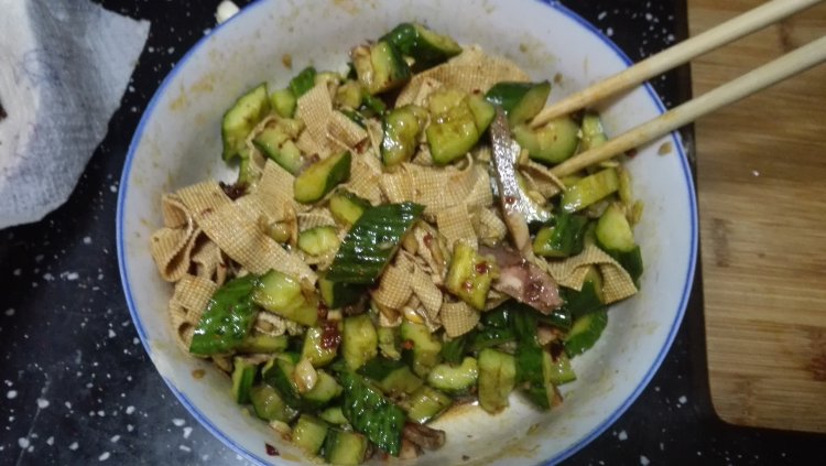 拍黄瓜拌豆皮步骤6