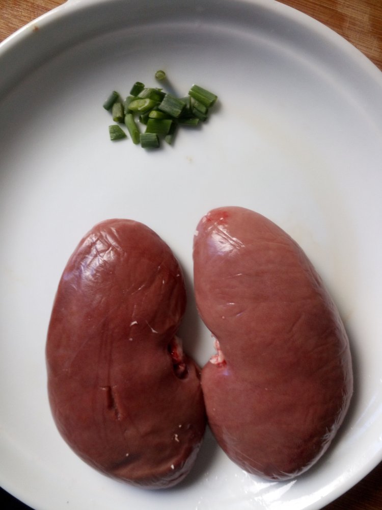 凉拌腰花步骤1