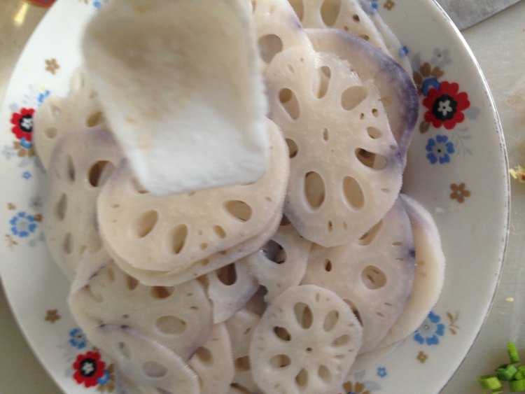 凉拌莲菜步骤7