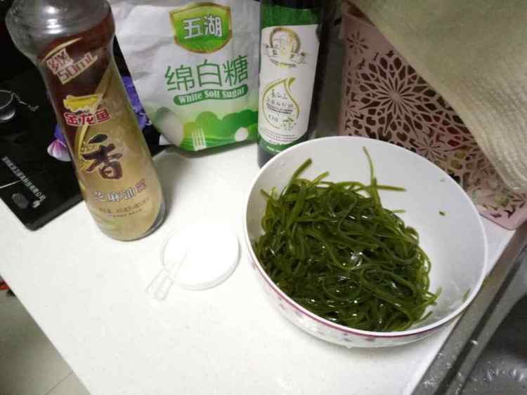 蒜泥海带丝步骤1