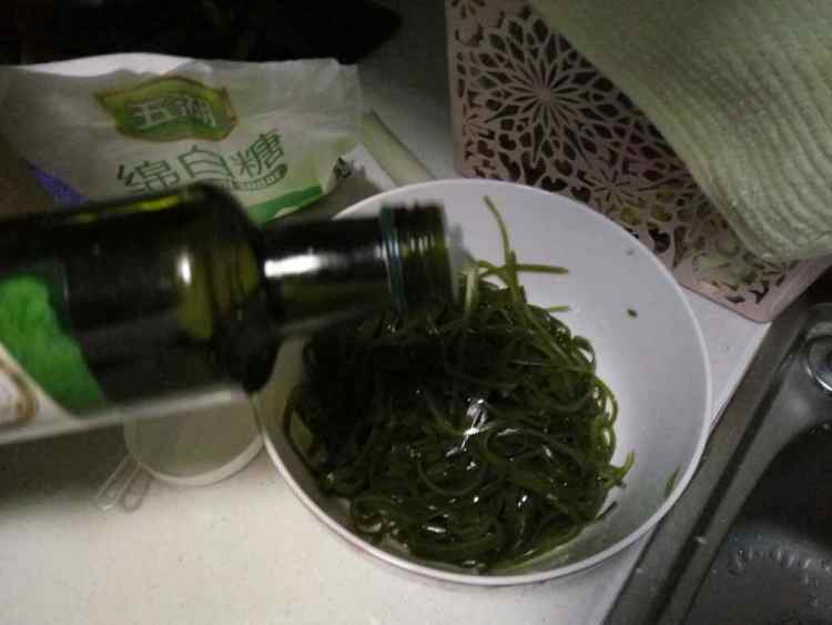 蒜泥海带丝步骤4