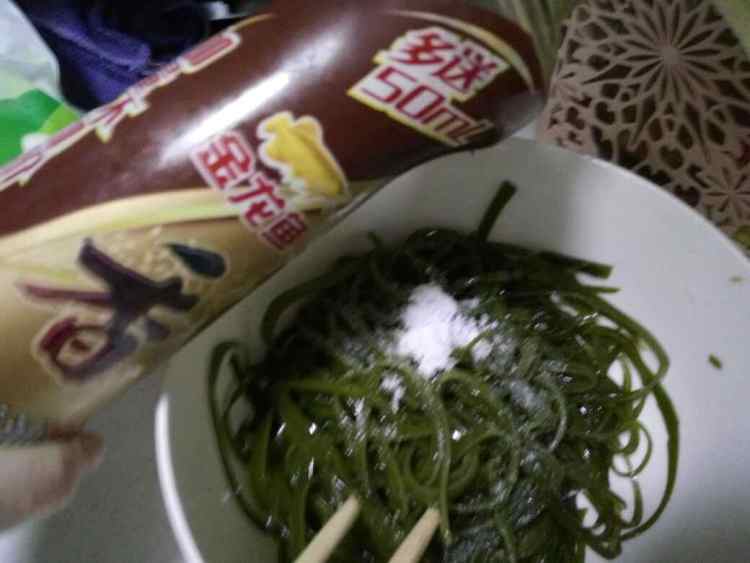 蒜泥海带丝步骤6