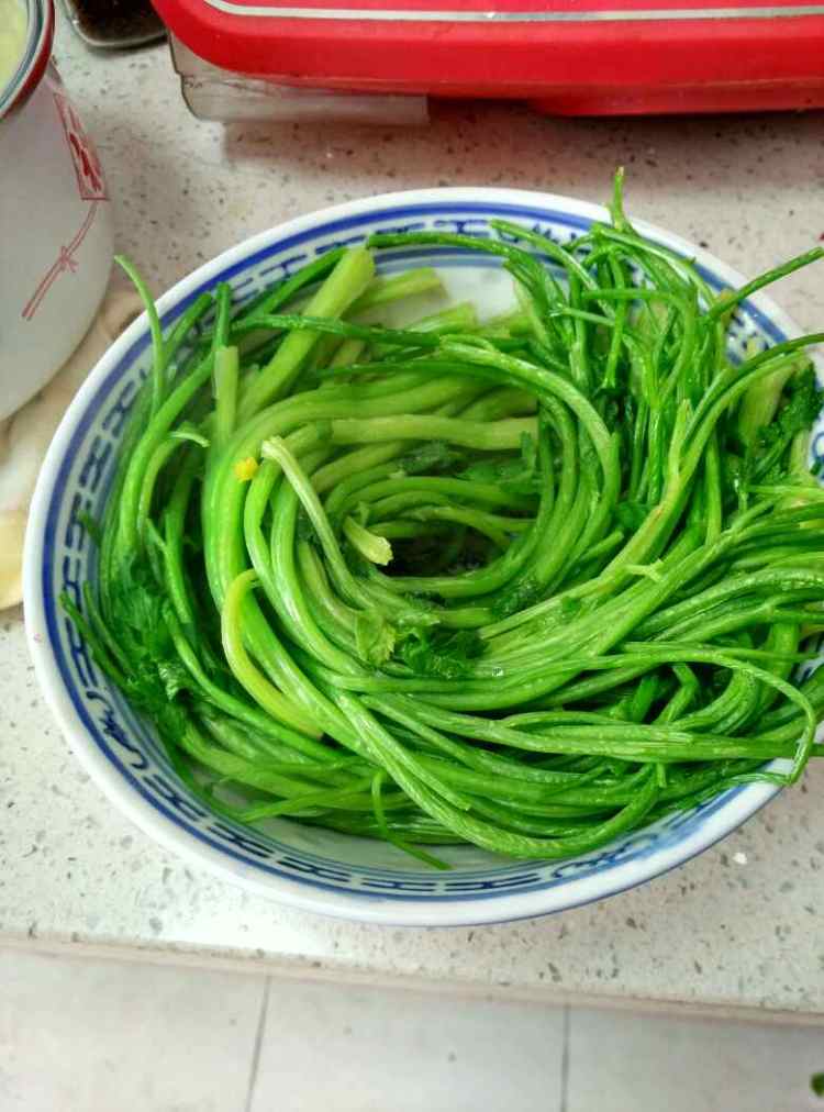 药芹拌香干步骤4
