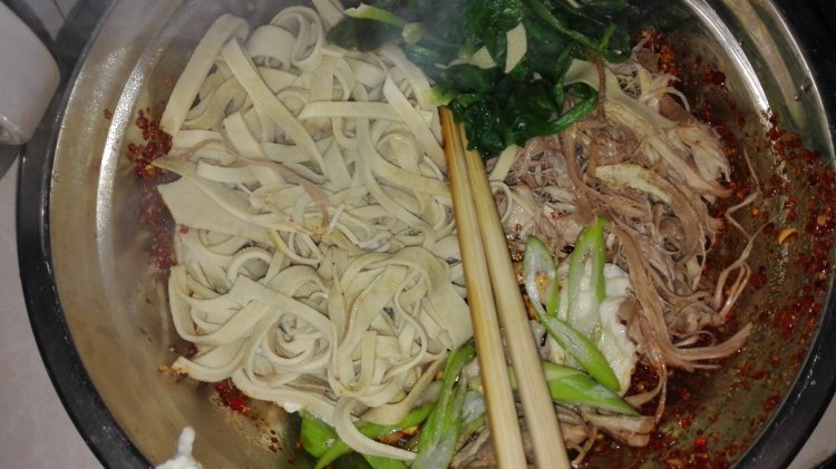 豆皮菠菜拌鸡丝步骤4