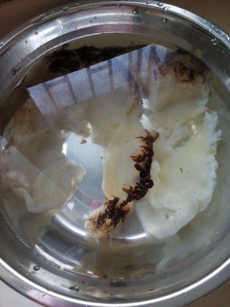 海蜇头拌白菜心步骤1