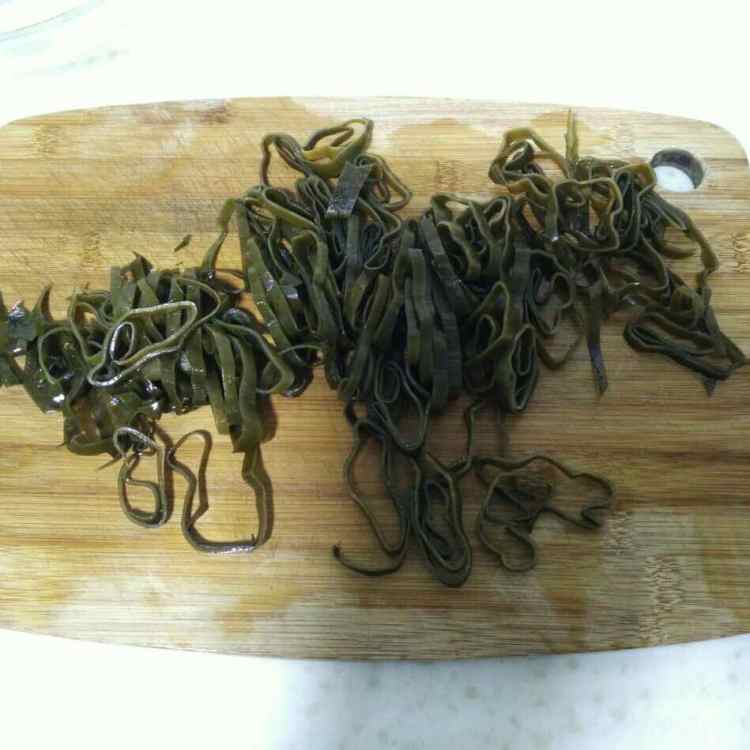 凉拌黄瓜海带丝步骤2