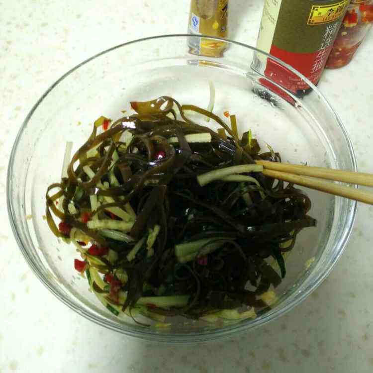 凉拌黄瓜海带丝步骤7