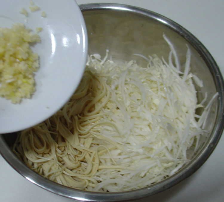 白菜拌干豆腐步骤8