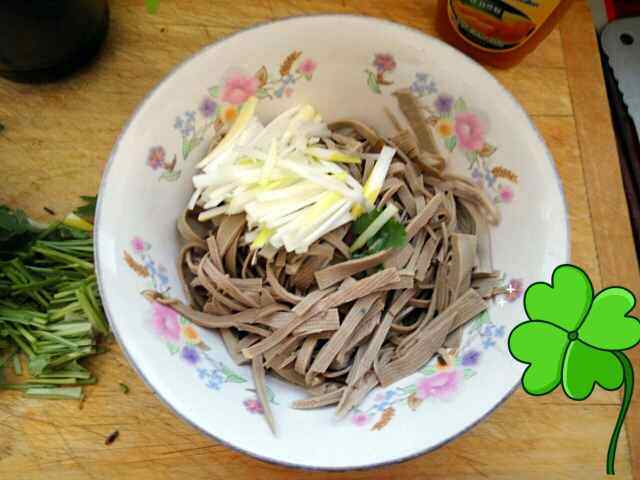凉拌三河豆腐丝步骤2