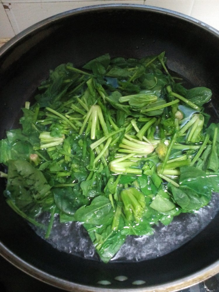 菠菜拌海虹步骤2