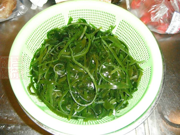 蒜蓉海带丝步骤1