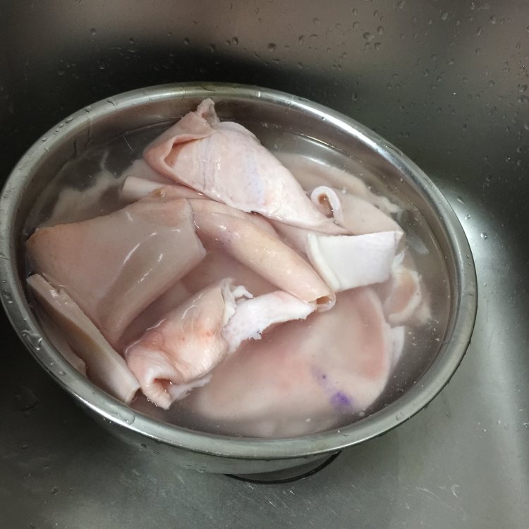 酱肉皮冻步骤2