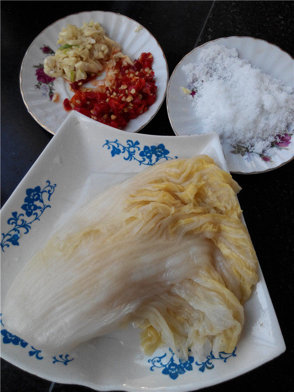 凉拌剁椒酸菜步骤1