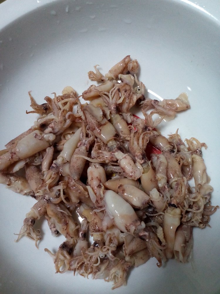 葱拌干笔管鱼步骤2
