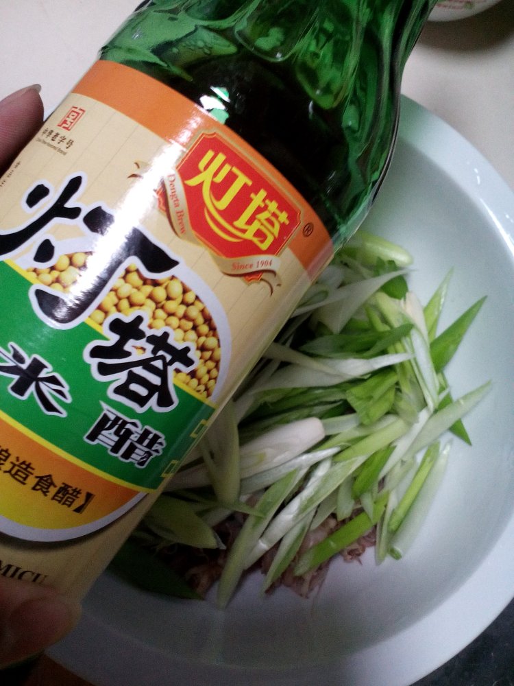 葱拌干笔管鱼步骤5