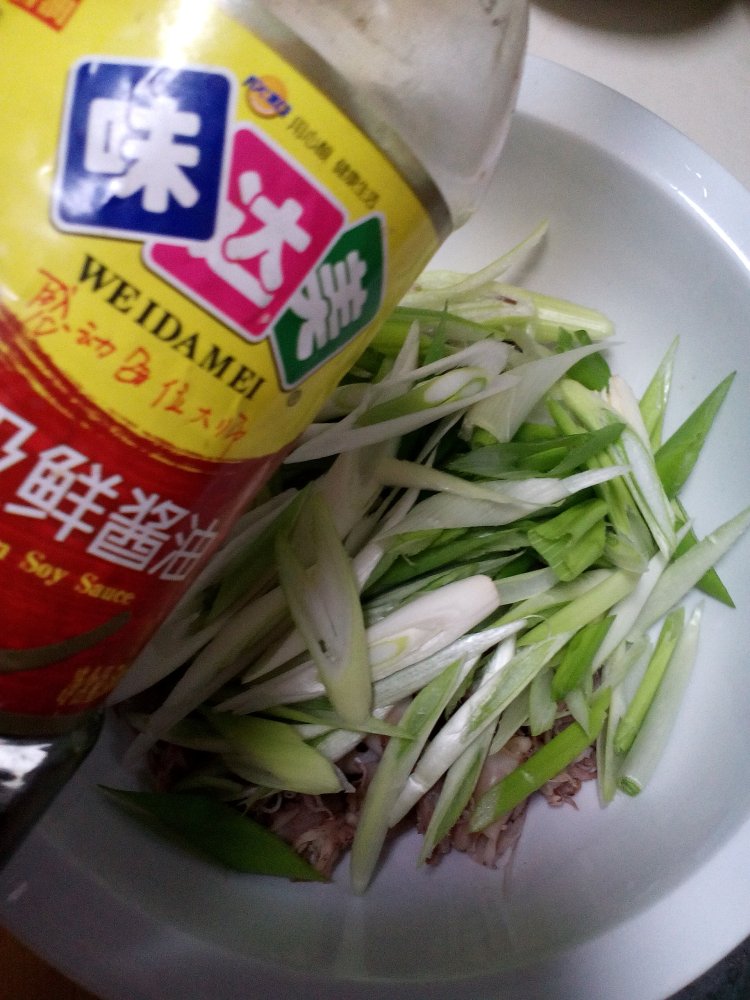 葱拌干笔管鱼步骤6