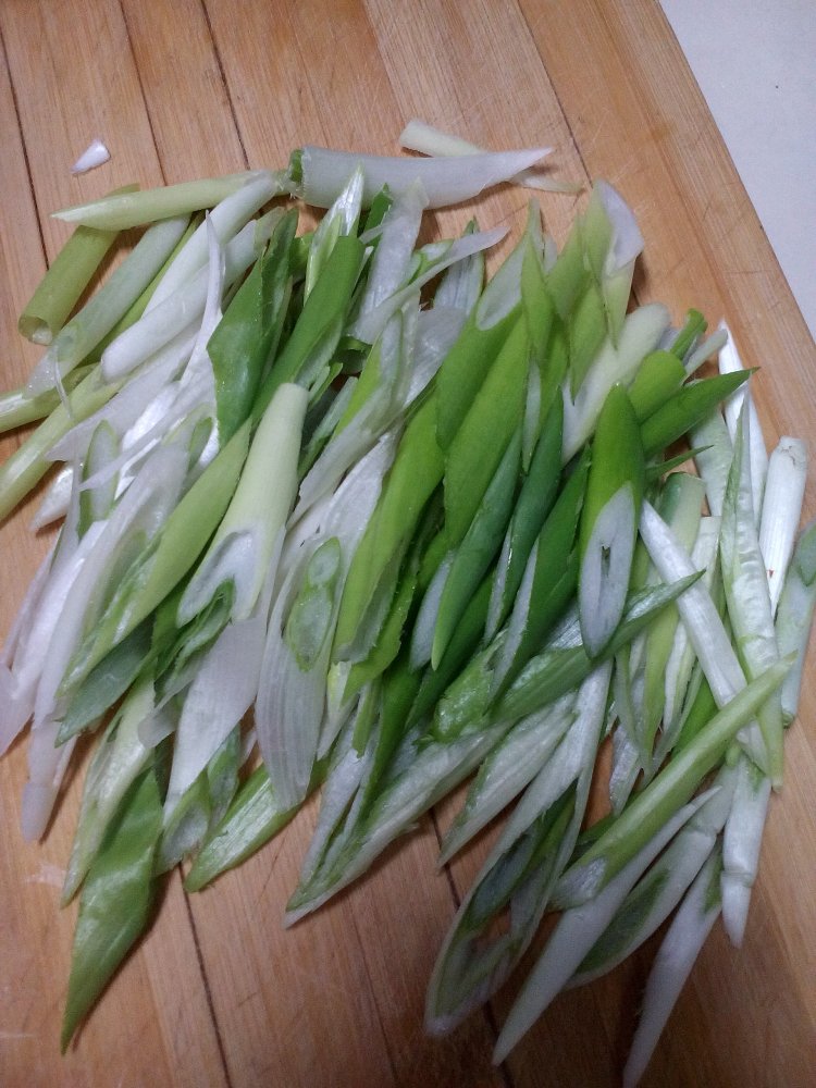 葱拌干笔管鱼步骤3