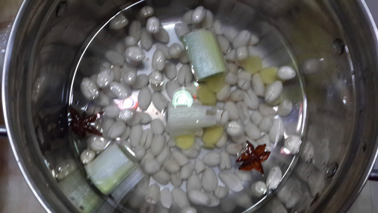 西芹胡萝卜花生米步骤10