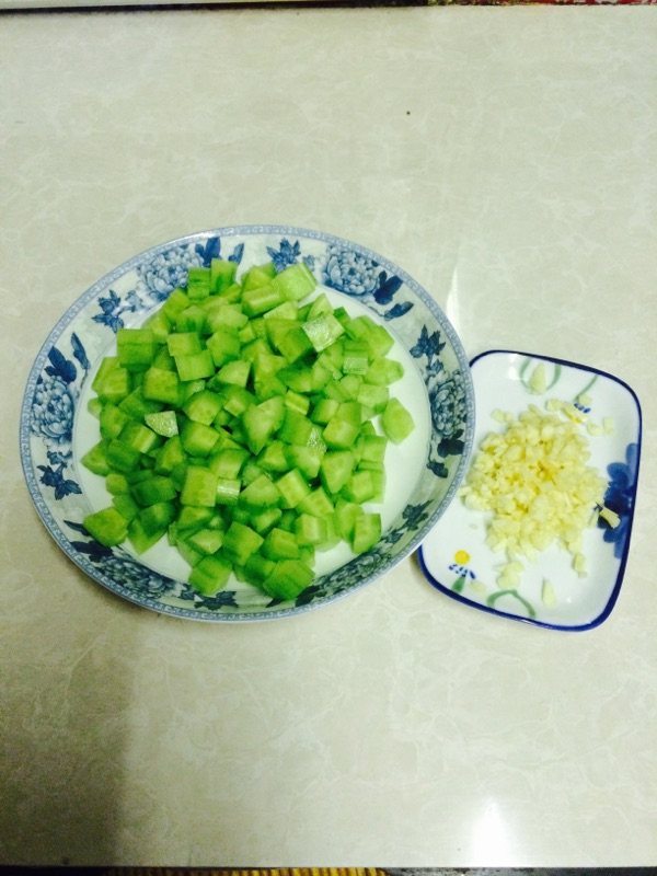 蒜香黄瓜丁儿步骤2