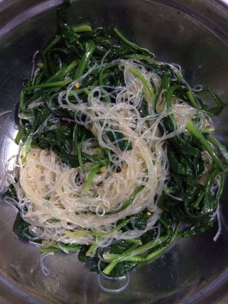 凉拌菠菜粉丝步骤7