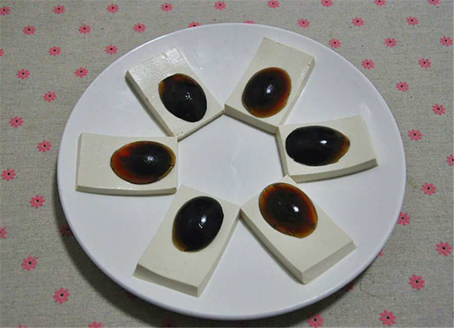 富贵有余皮蛋豆腐步骤5