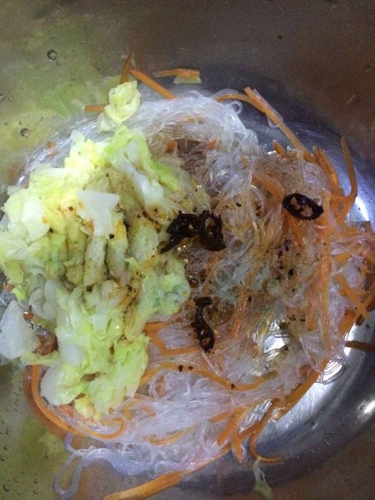凉拌胡萝卜粉丝步骤4