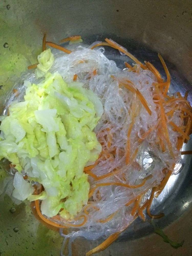 凉拌胡萝卜粉丝步骤3