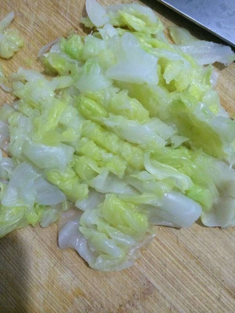 凉拌胡萝卜粉丝步骤1