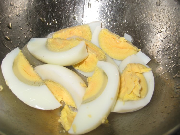 甜虾鸡蛋拌青瓜步骤2